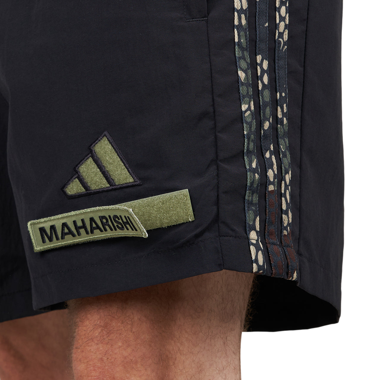 adidas x AFC x Maharishi Track Shorts (Schwarz / Camo)  - Allike Store