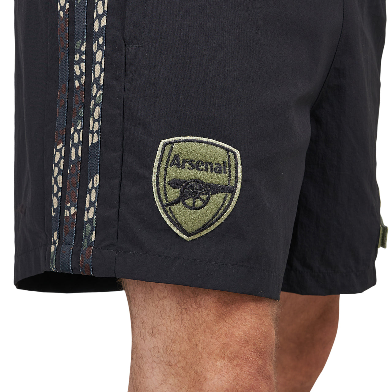 adidas x AFC x Maharishi Track Shorts (Schwarz / Camo)  - Allike Store