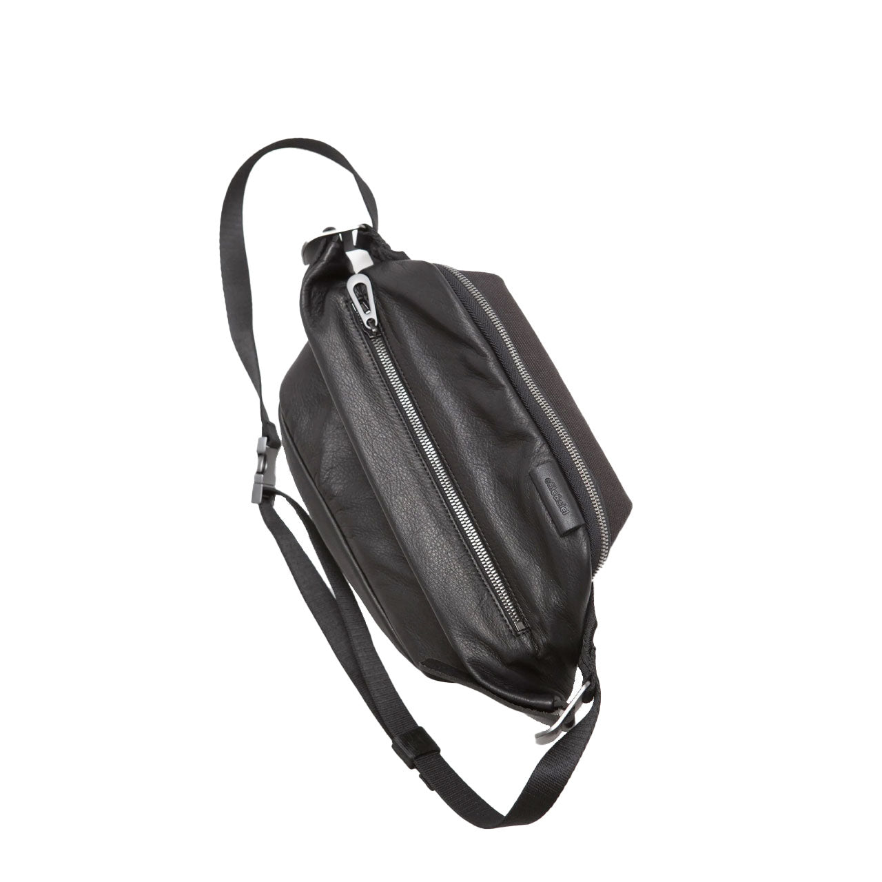 côte&ciel Isarau Small Alias Sling Bag (Schwarz) - Allike Store