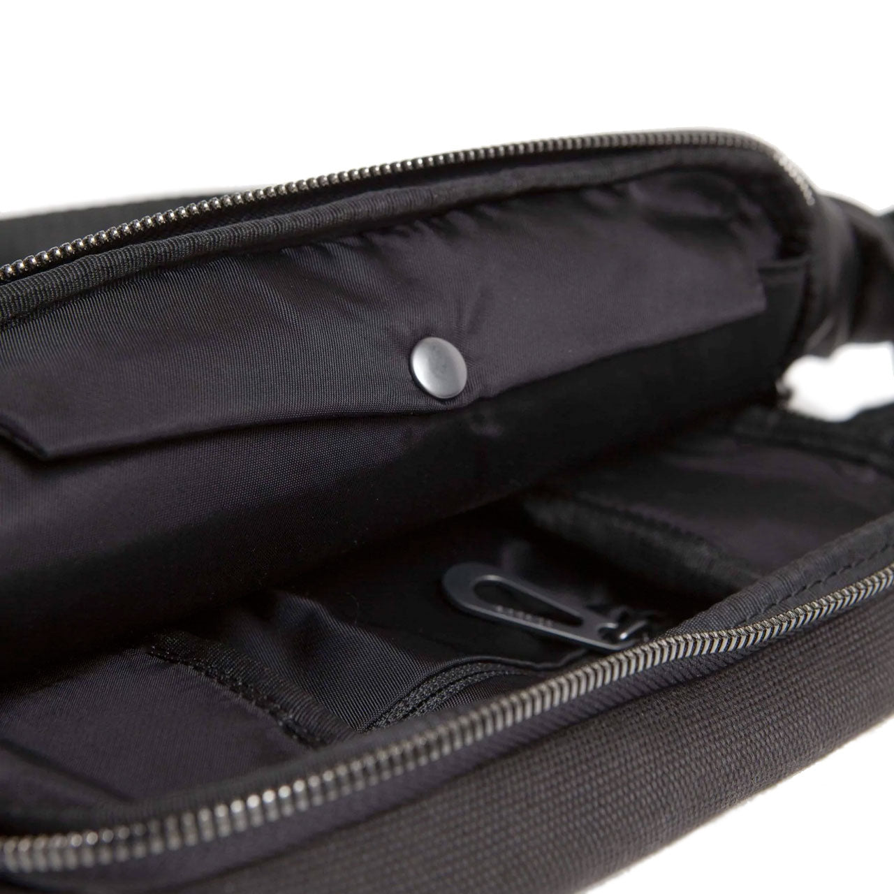 côte&ciel Isarau Small Alias Sling Bag (Schwarz) - Allike Store