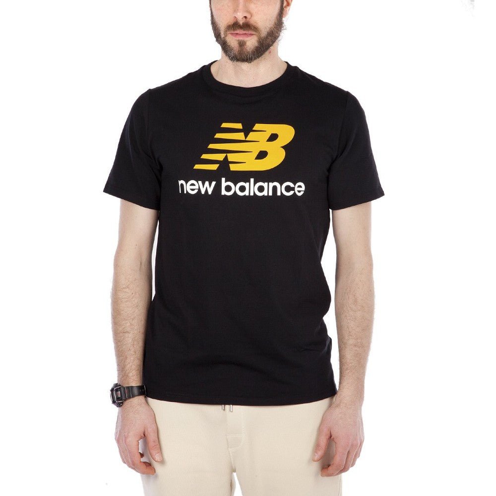 New Balance MT 73587 Essentials Stacked Logo Tee (Schwarz)  - Allike Store