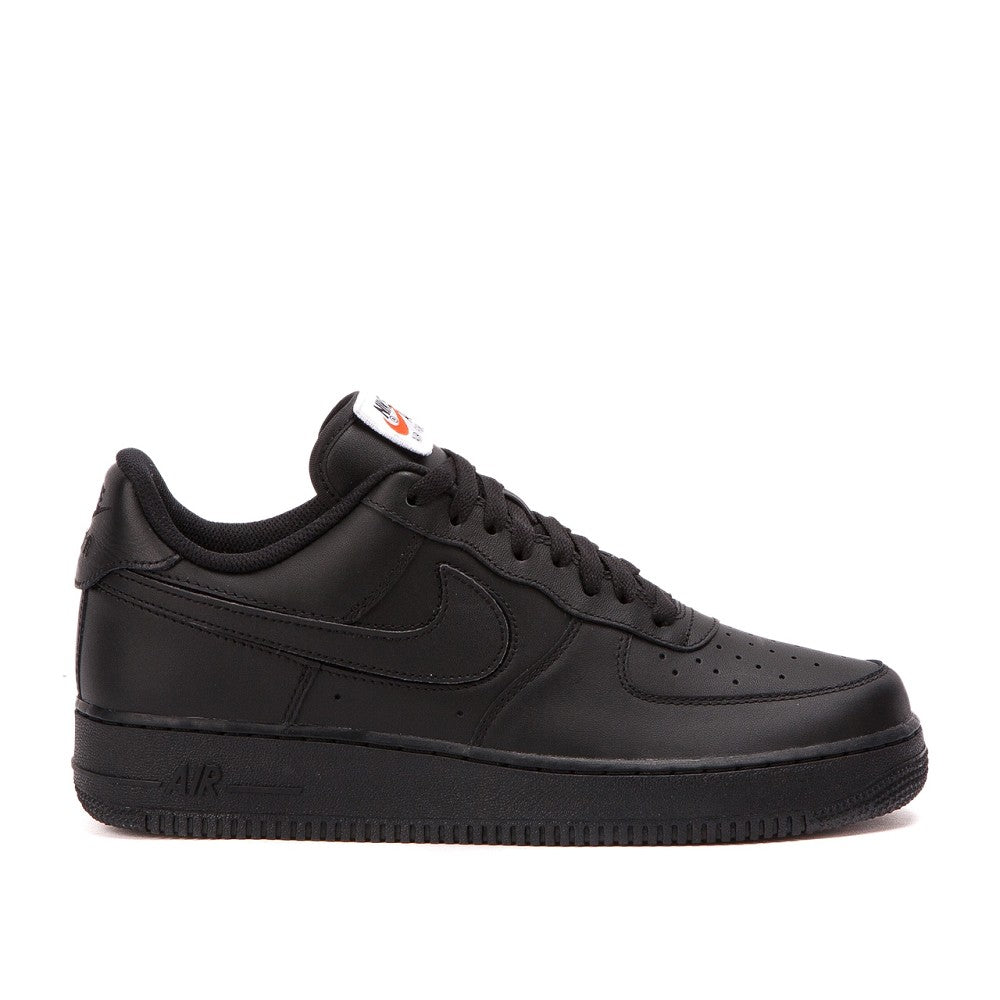 Nike Air Force 1 '07 Low QS “Swoosh Pack” (Schwarz) - Allike Store