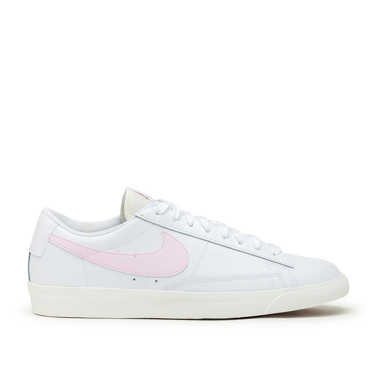 Nike blazer low white pink online