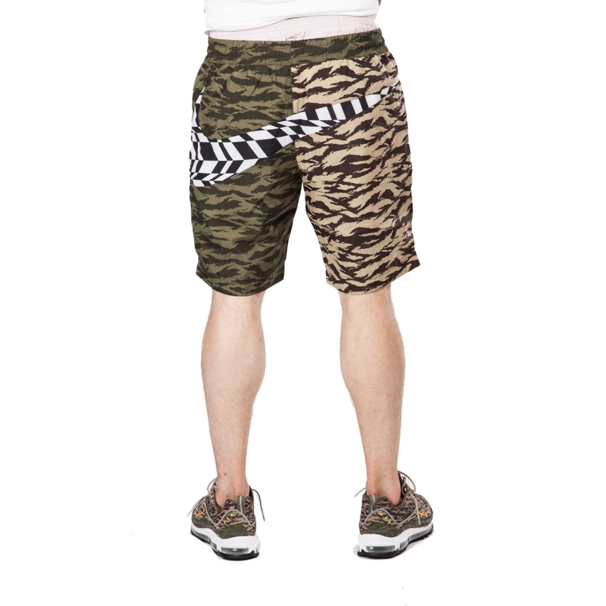 Nike NSW Printed Swoosh Woven Shorts (oliv / weiß) - Allike Store