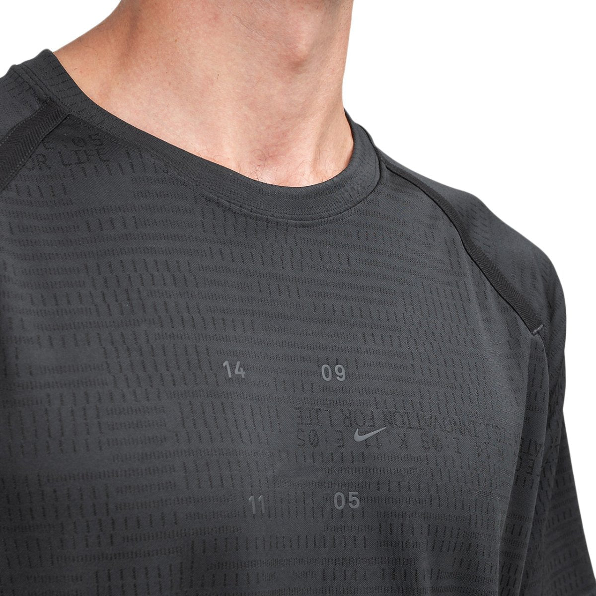 Nike Sportswear Tech Pack Tee (Schwarz) - Allike Store