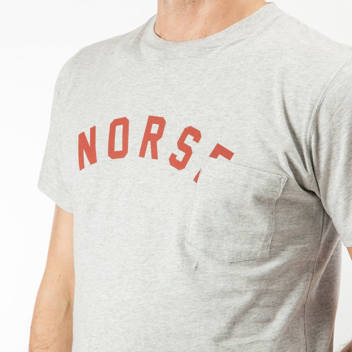 Norse Projects Niels Classic Ivy Logo (Grau) - Allike Store