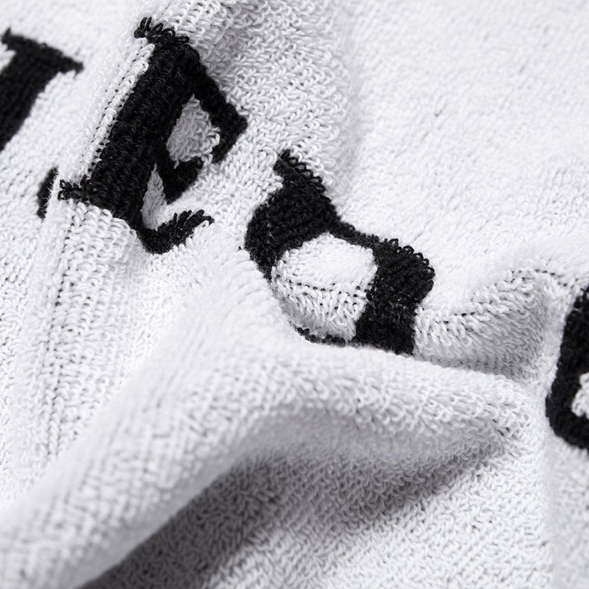 Raised by Wolves Sports Towel (Schwarz / Weiß) - Allike Store