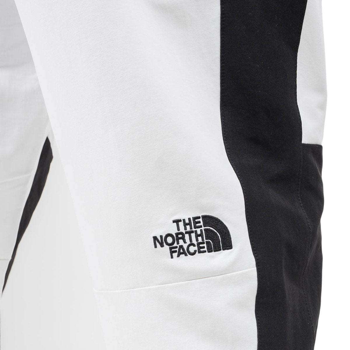 The North Face Black Box Track Pant (Weiß / Schwarz) - Allike Store