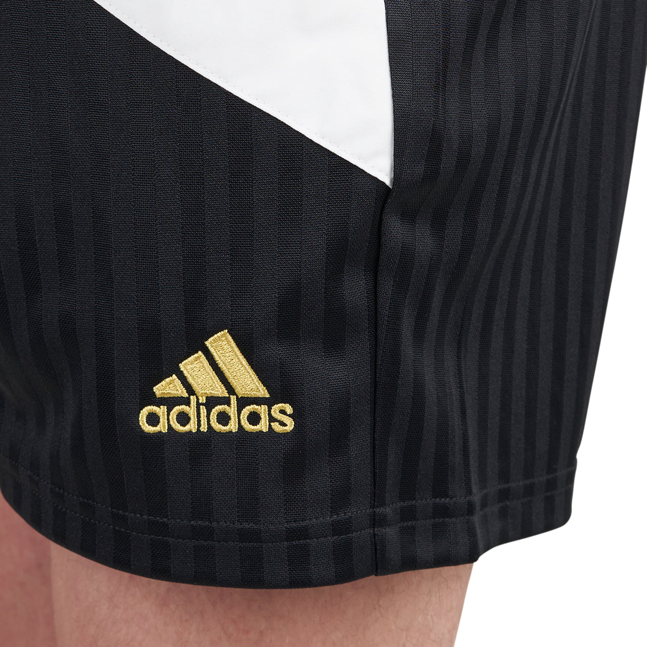 adidas Juventus Icon Shorts (Schwarz / Weiß / Gold)  - Allike Store