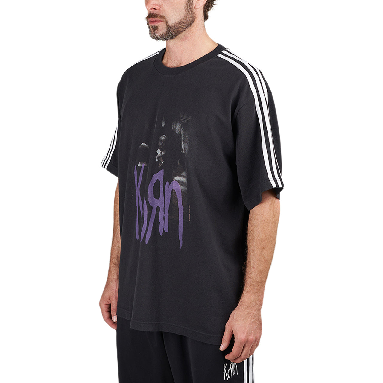 adidas x Korn Graphic Tee (Dunkelgrau / Lila)  - Allike Store