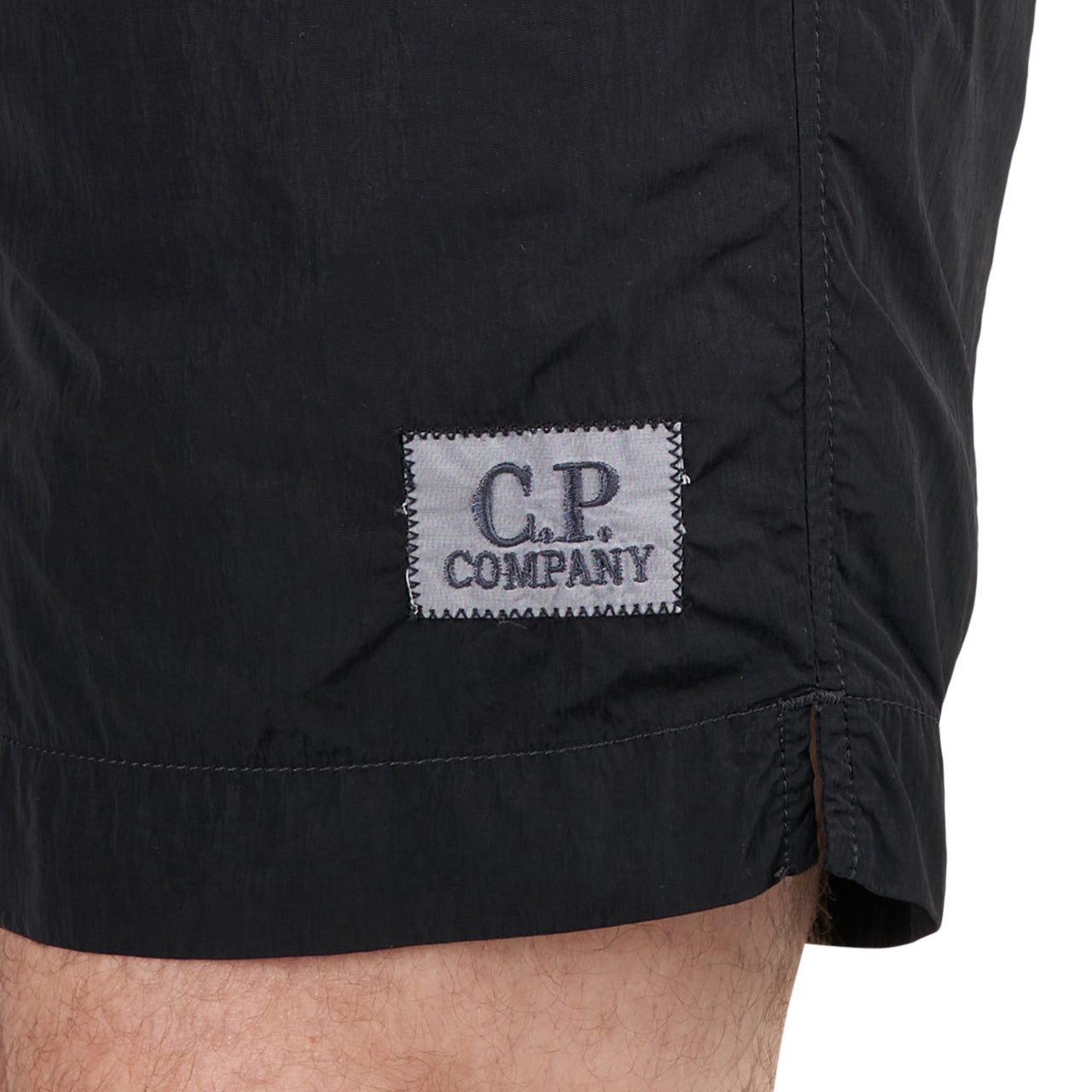 C.P. Company Eco-Chrome R Short Logo Swim Shorts (Schwarz)  - Allike Store