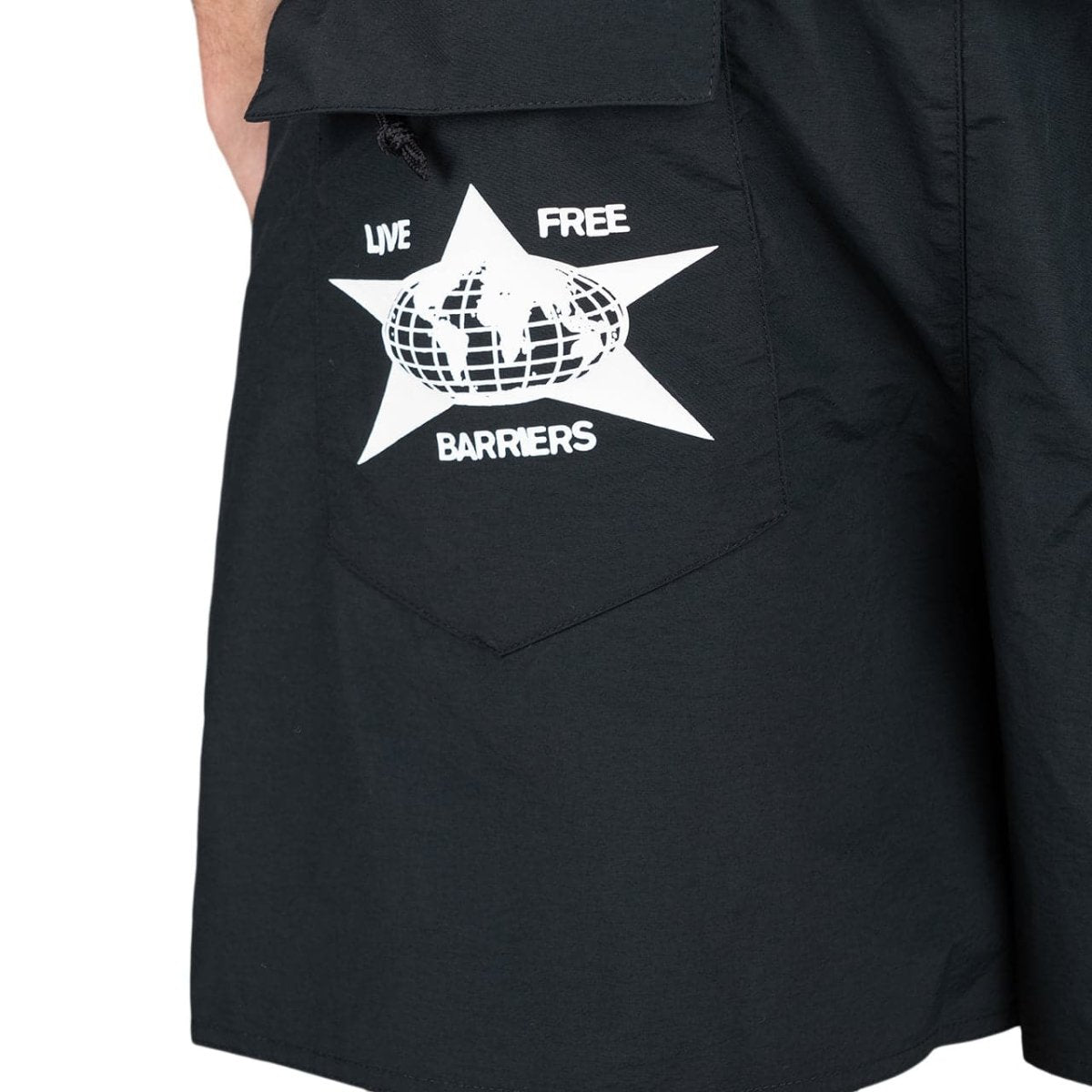 Converse x Barriers Court Ready Cutter Short (Schwarz)  - Allike Store
