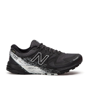 New Balance Summit K.O.M. GTX (Schwarz / Silber)  - Allike Store