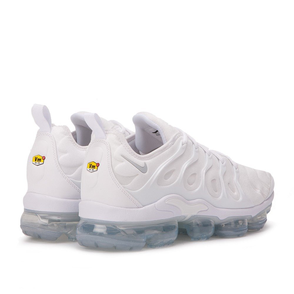 Nike triple white vapormax on sale