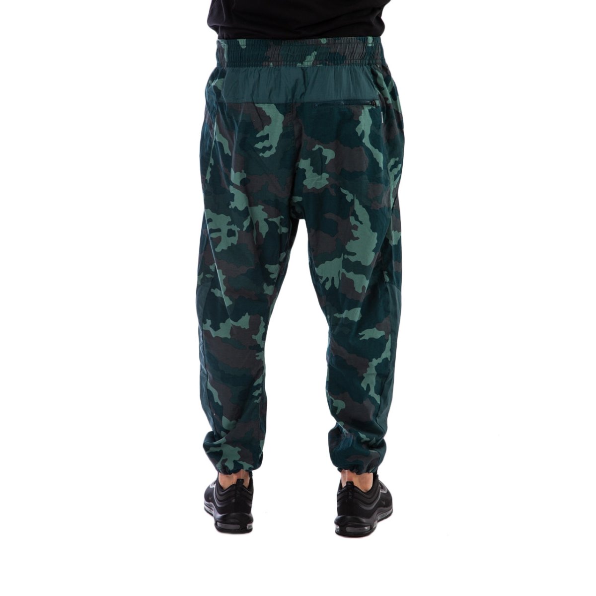 Nike woven 2024 camo joggers