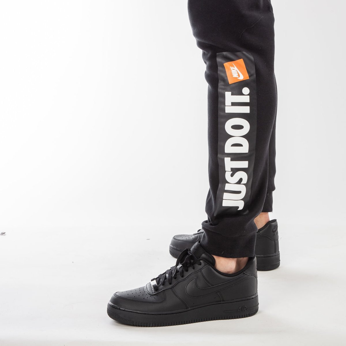 Nike just do it joggers black best sale