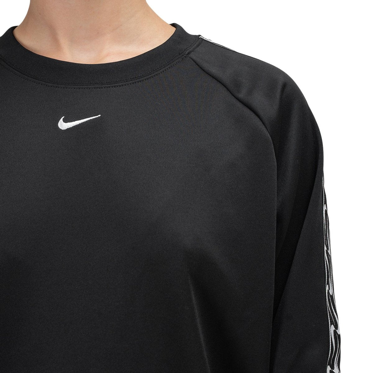 Nike WMNS Logo Crewneck (Schwarz / Weiß)  - Allike Store