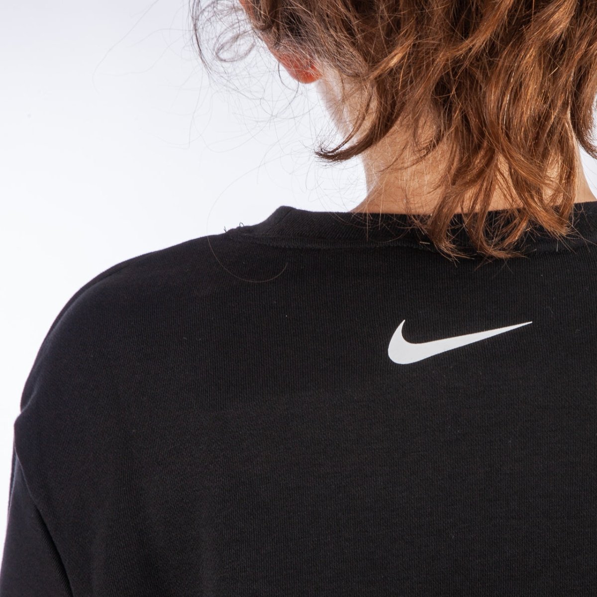 Nike WMNS Sportswear Swoosh Crewneck (Schwarz)  - Allike Store