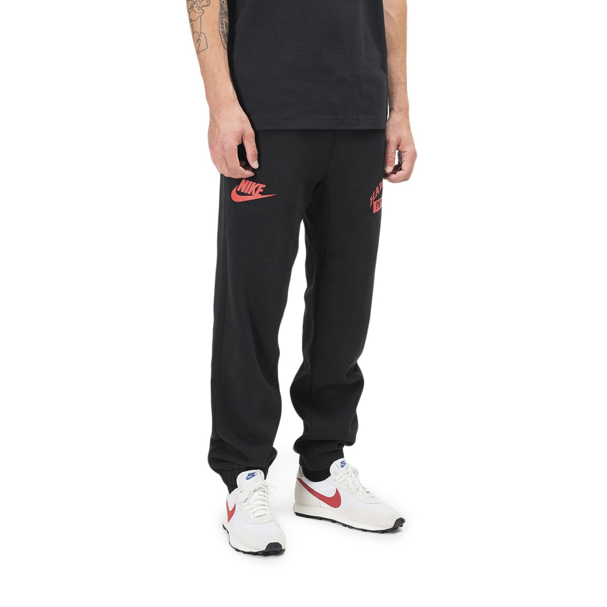 Nike x Stranger Things Club Pant CF (Schwarz / Rot)  - Allike Store