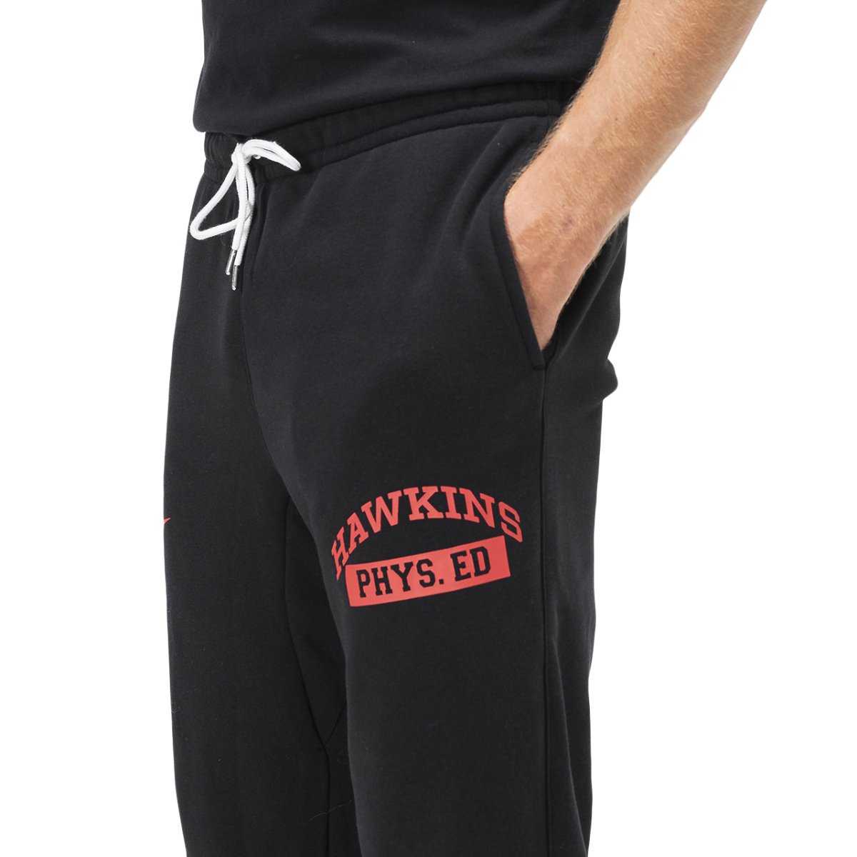 Nike x Stranger Things Club Pant CF (Schwarz / Rot)  - Allike Store