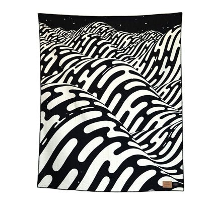 Raised by Wolves x Pendleton Robe Blanket (Schwarz / Weiß)  - Allike Store