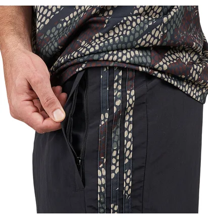 adidas x AFC x Maharishi Track Shorts (Schwarz / Camo)