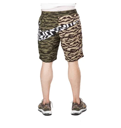 Nike NSW Printed Swoosh Woven Shorts (oliv / weiß)