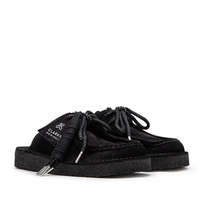 Clarks x Jorja Smith WMNS Desert Nomad Mule (Schwarz)