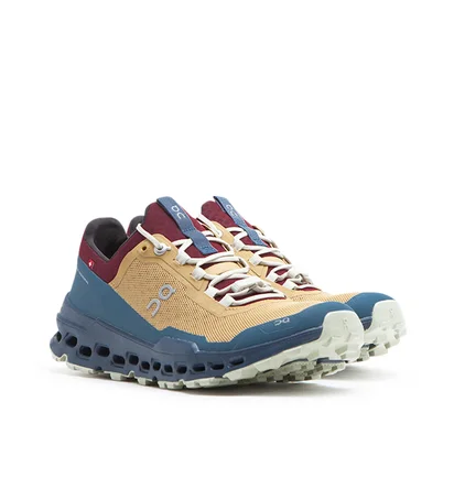 On WMNS Cloudultra (Braun / Petrol)