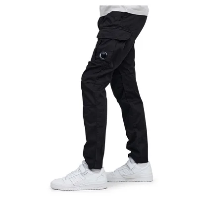 C.P. Company Stretch Sateen Lens Cargo Pants (Schwarz)