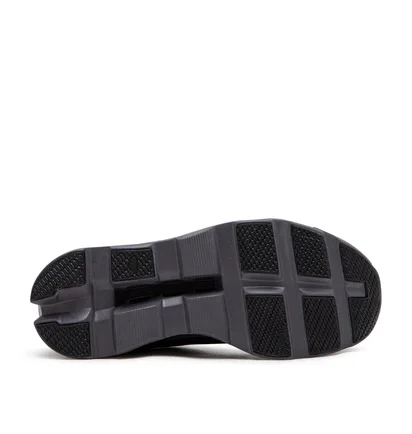 On WMNS Cloudmonster (Schwarz)