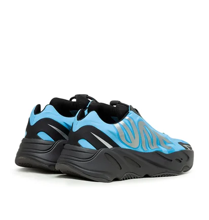 Yeezy Boost 700 MNVN Bright Cyan (Blau / Schwarz)