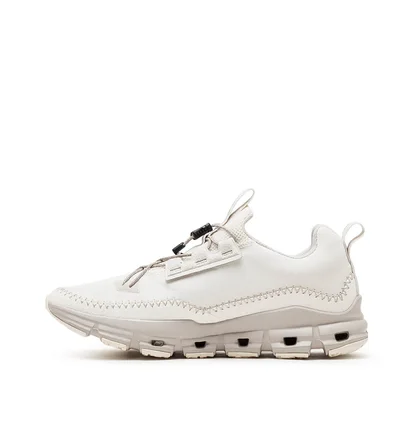 On WMNS Cloudaway (Beige)
