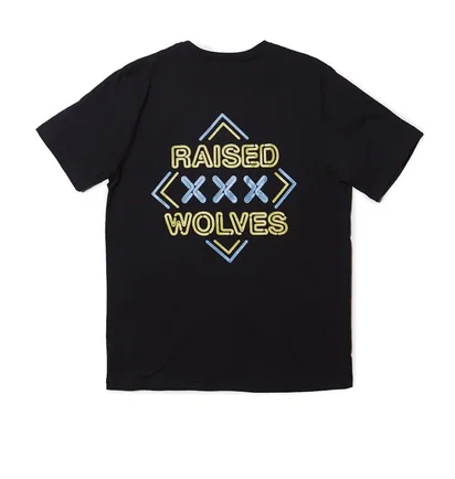 Raised by Wolves Red-Light T-Shirt (Schwarz)