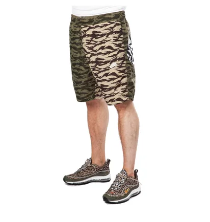 Nike NSW Printed Swoosh Woven Shorts (oliv / weiß)