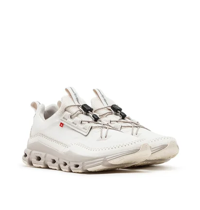 On WMNS Cloudaway (Beige)