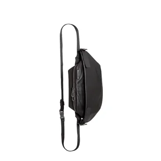 côte&ciel Isarau Small Alias Sling Bag (Schwarz)