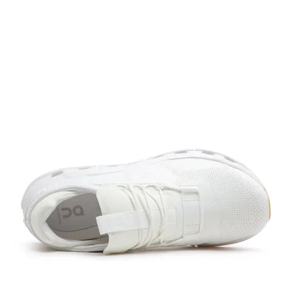 On Cloudnova Undyed (Weiß)