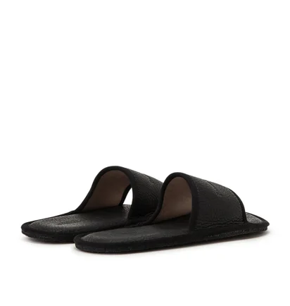 Raised by Wolves Manitobah Mukluks Leather Slides (Schwarz)