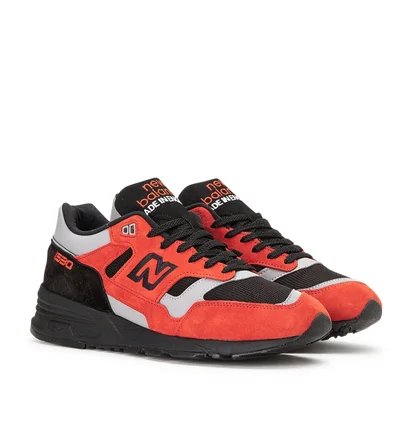 New Balance M1530 LA 'Made in England' (Rot / Schwarz / Grau)