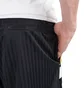 adidas Juventus Icon Shorts (Schwarz / Weiß / Gold)