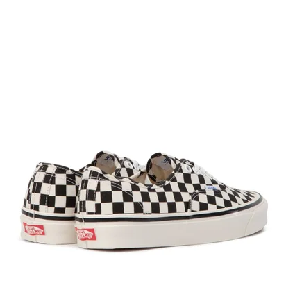 Vans Authentic 44 DX (Schwarz / Weiß)