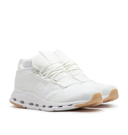 On Cloudnova Undyed (Weiß)