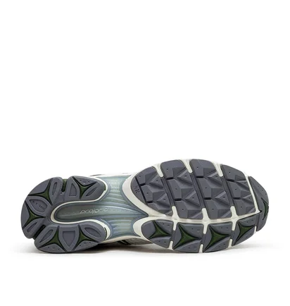 Saucony x Minted NY ProGrid Triumph 4 (Weiß / Silber / Grün)