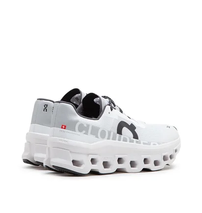 On WMNS Cloudmonster (Weiß / Schwarz)