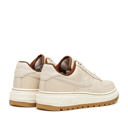 NIKE Air Force 1 Luxe (Weiss / Beige)