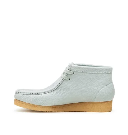 Clarks Originals x Sporty & Rich Wallabee Boot (Hellblau)