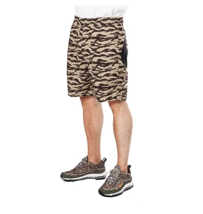 Nike NSW Printed Swoosh Woven Shorts (Khaki / Schwarz)