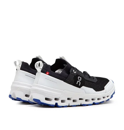On WMNS Cloudultra 2 (Schwarz / Weiß / Blau)