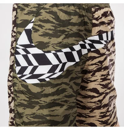 Nike NSW Printed Swoosh Woven Shorts (oliv / weiß)